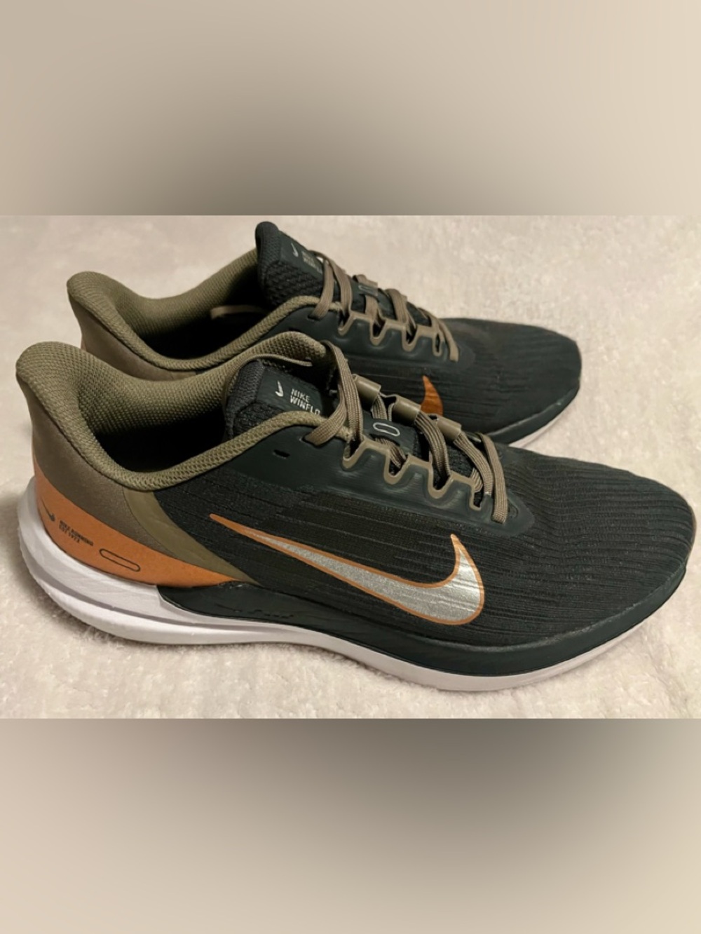 Nike Air Winflo 09: Athletic Shoes